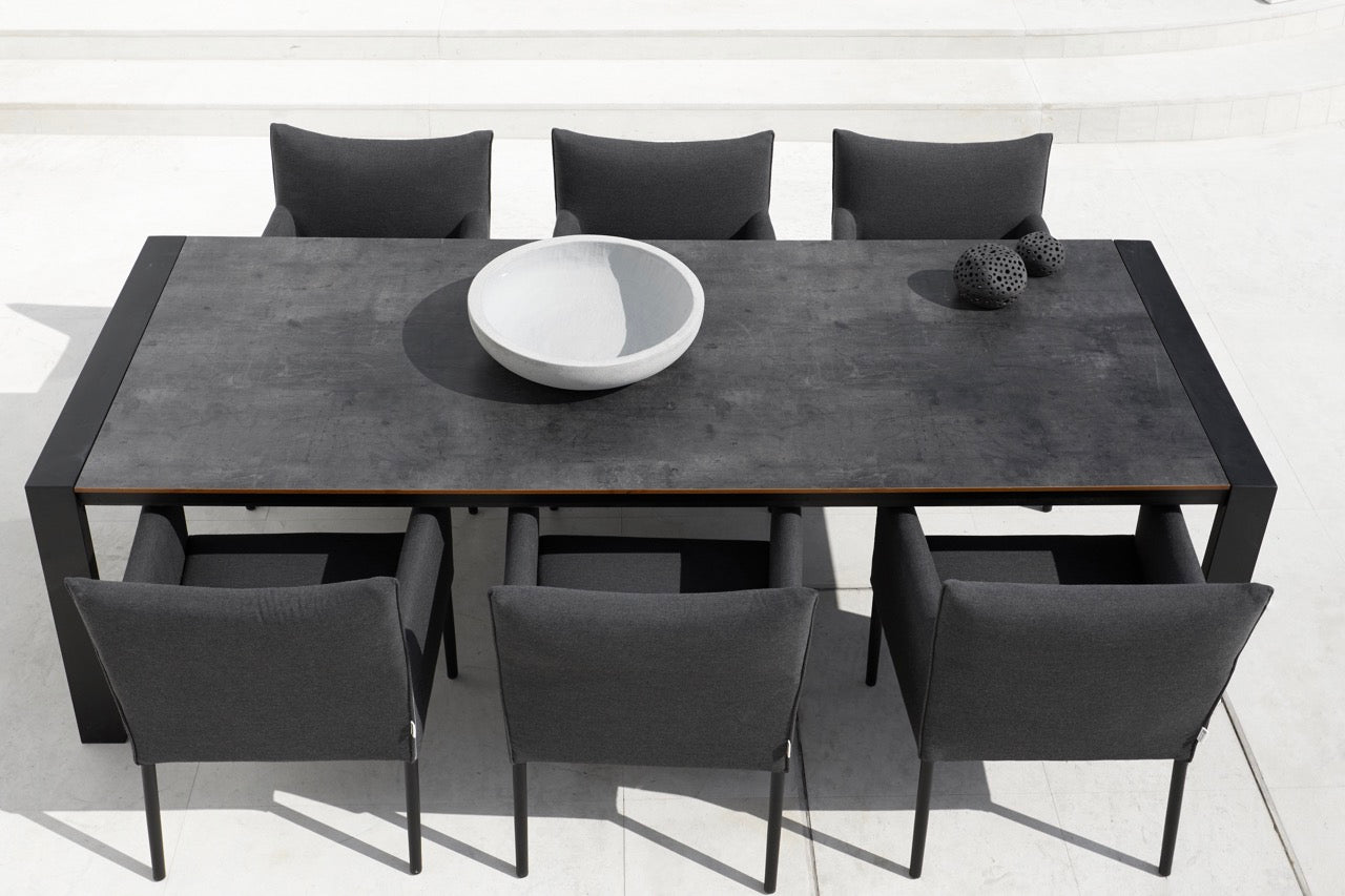 LIMA | DINING TABLE